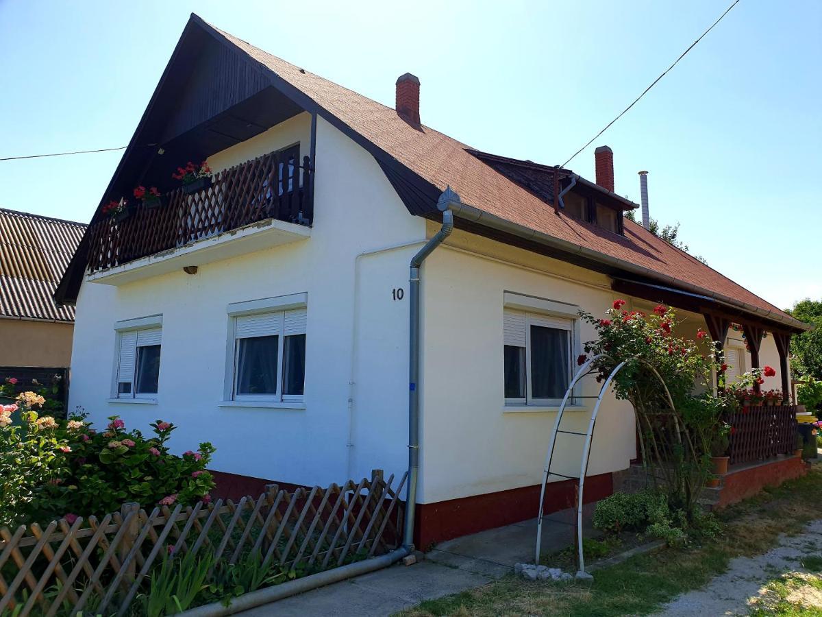 Sophie Apartment With Balcony Balatonbereny Luaran gambar